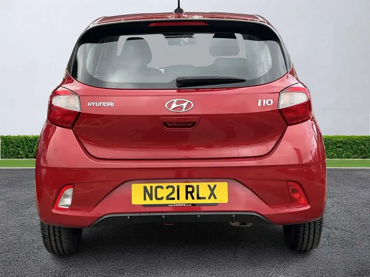 Used Hyundai i10 SE 67 HP (49 kW) 2021 Red Hatchback