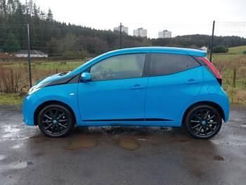 Used Toyota Aygo x-press 69 HP (50 kW) 2018 Blue Hatchback