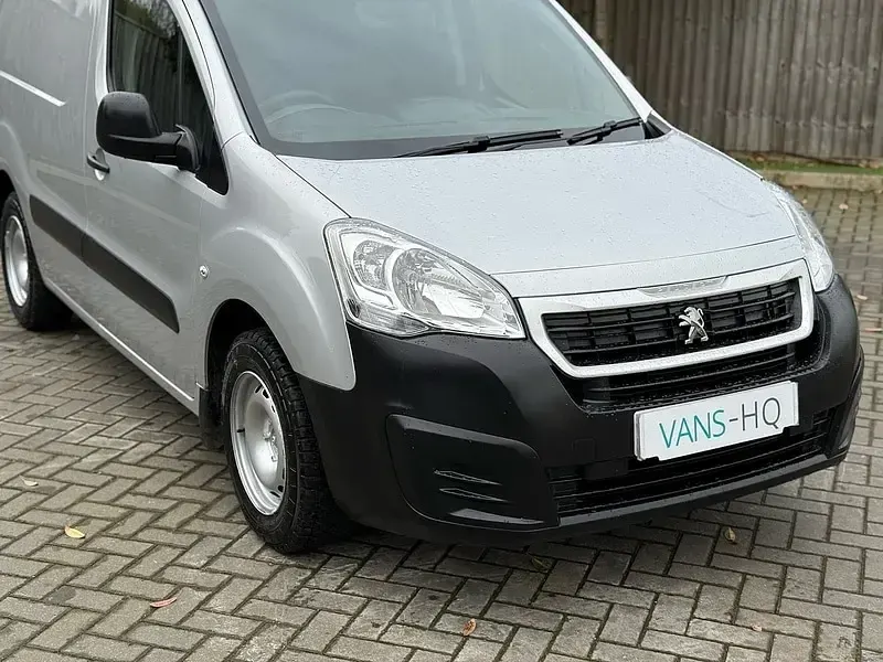 Used Peugeot Partner 2019 Silver MPV