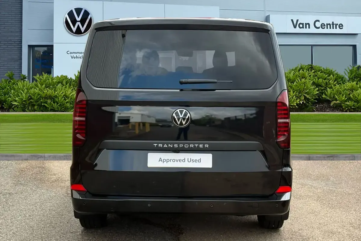 New VW T7 Pro 150 HP (110 kW) 2025 Black Van