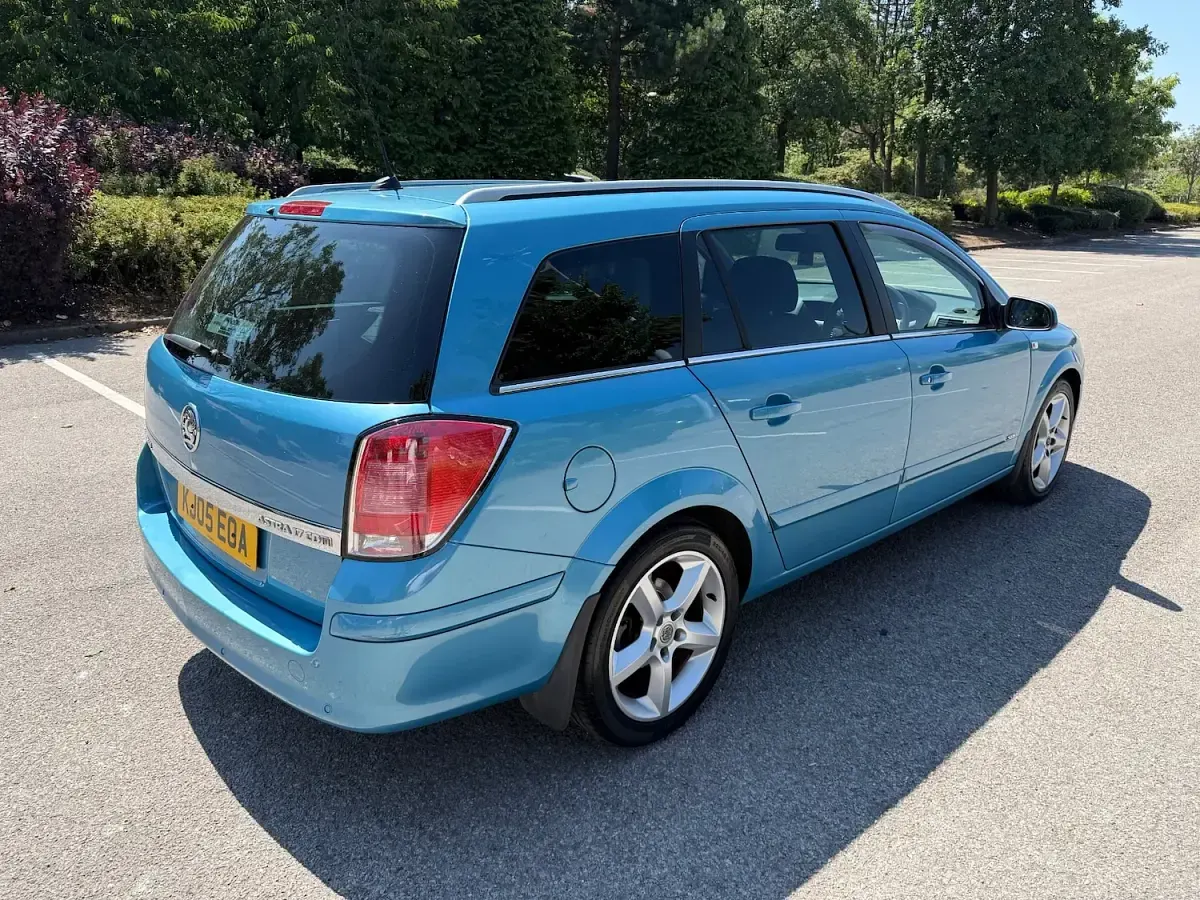 Used Vauxhall Astra SRi 100 HP (73 kW) 2005 Blue Estate