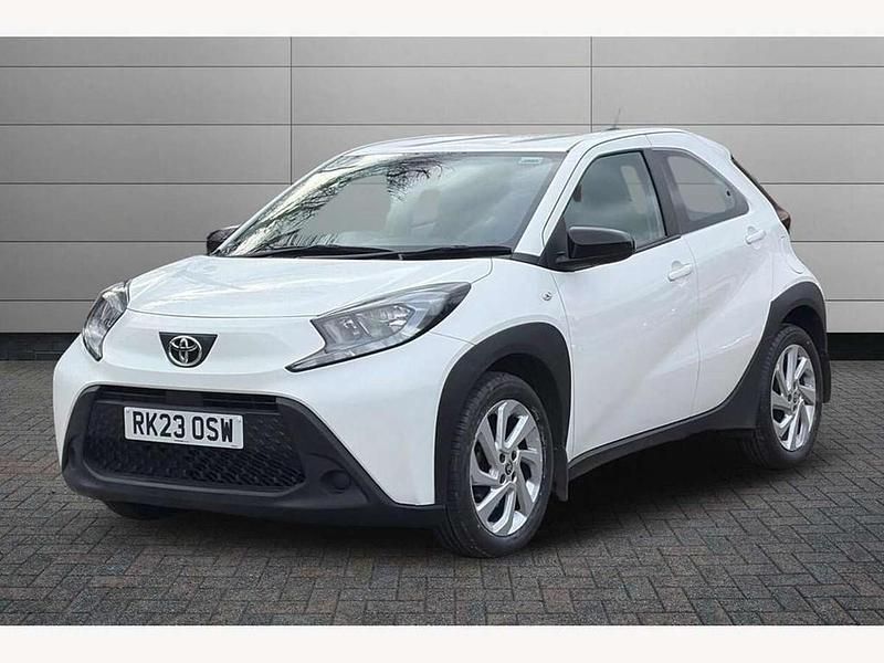 Used Toyota Aygo X PURE 72 HP (52 kW) 2023 White SUV