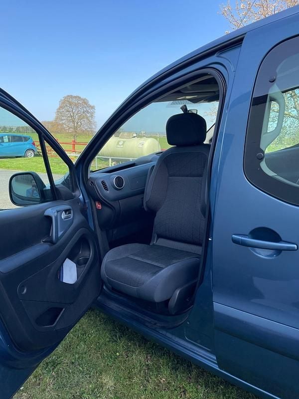 Used Peugeot TePee S 92 HP (67 kW) 2012 Blue MPV