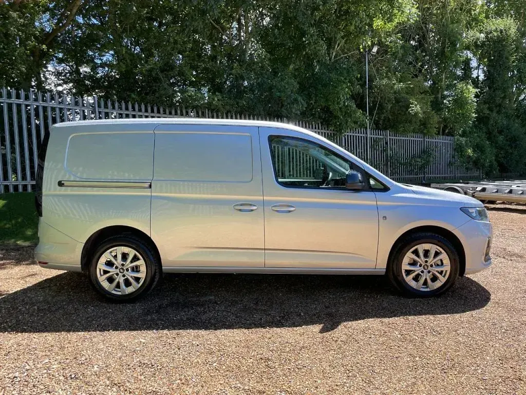 Used Ford Transit Connect Limited 150 HP (110 kW) 2025 Silver MPV