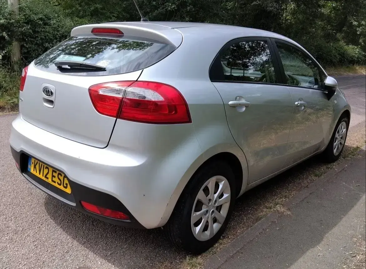 Used Kia Rio Air 84 HP (61 kW) 2012 Silver Hatchback