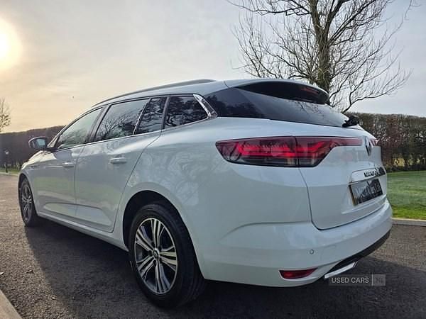Used Renault Mégane GrandTour Iconic 2022 White Estate