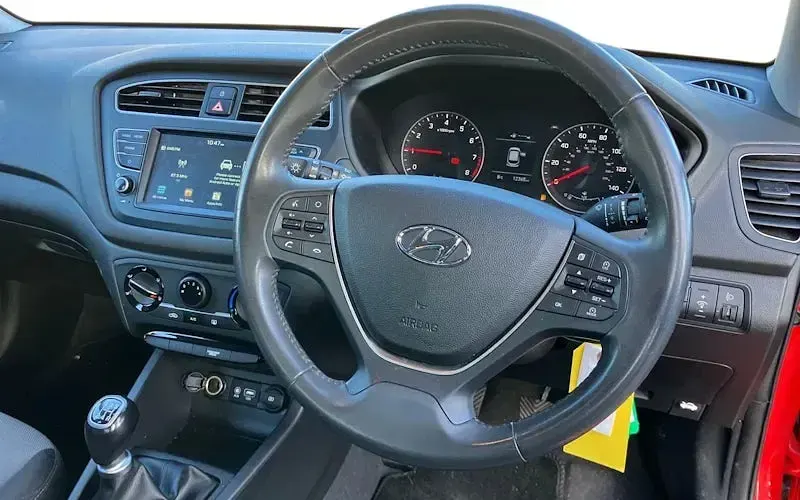 Used Hyundai i20 SE 84 HP (61 kW) 2018 Red Hatchback
