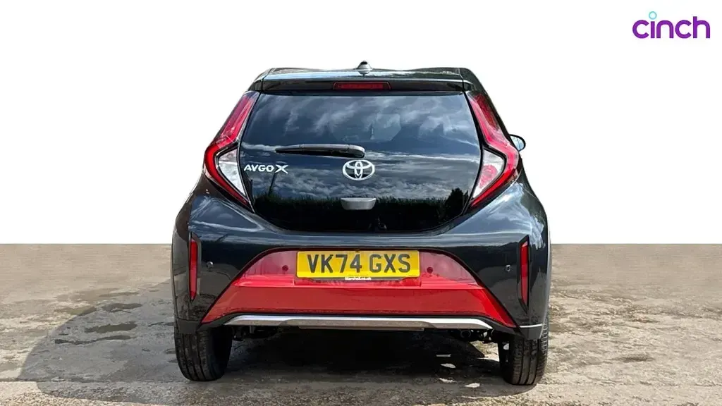 Used Toyota Aygo X 72 HP (52 kW) 2024 Red SUV