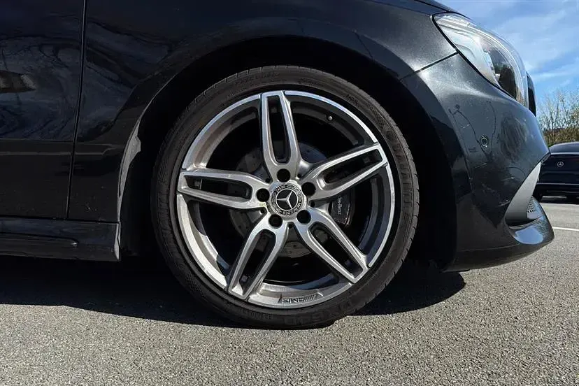Usado Mercedes A160 AMG Line Premium Plus 102 HP (75 kW) 2017 Preto Citadino
