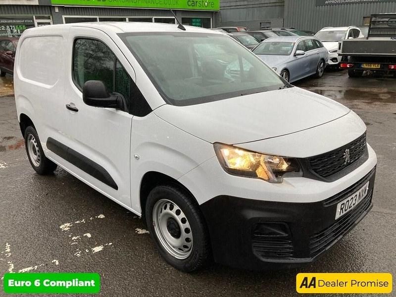 Used Peugeot Partner Premium 102 HP (75 kW) 2023 White MPV