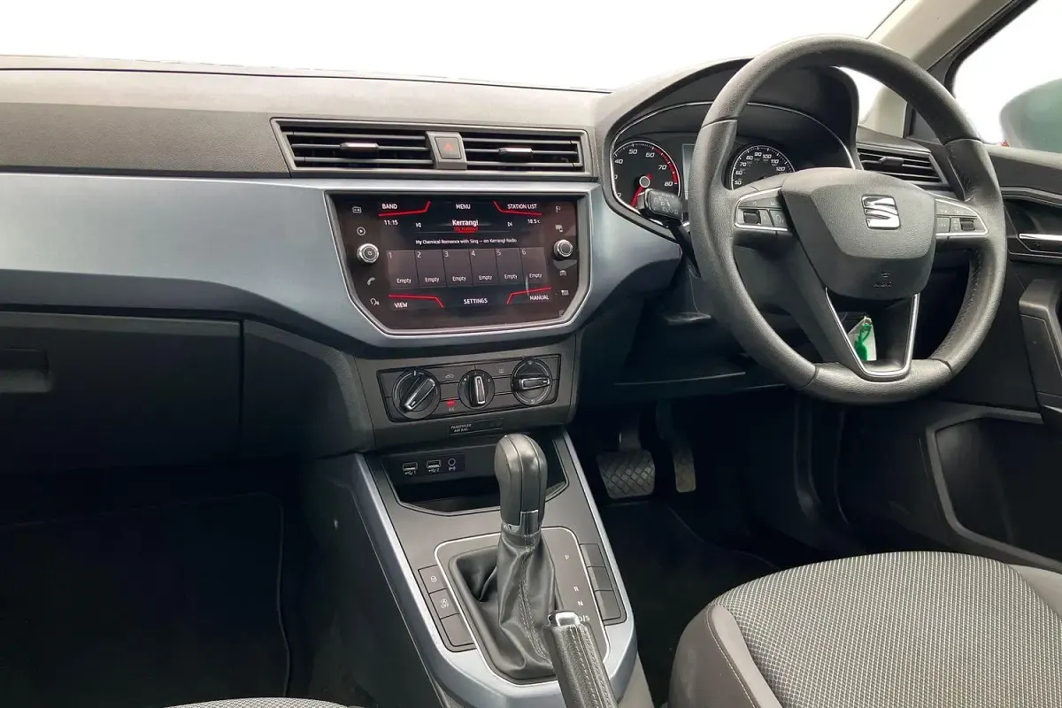 Used Seat Arona SE Technology 116 HP (85 kW) 2018 Silver SUV