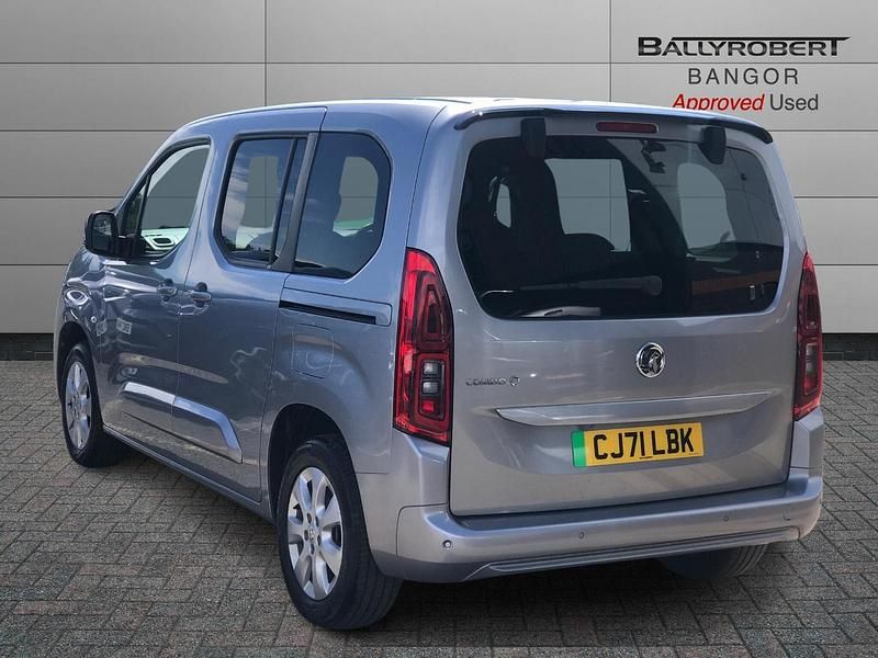 Używany Vauxhall Combo 98 kW (134 KM) 2022 Szary Minivan