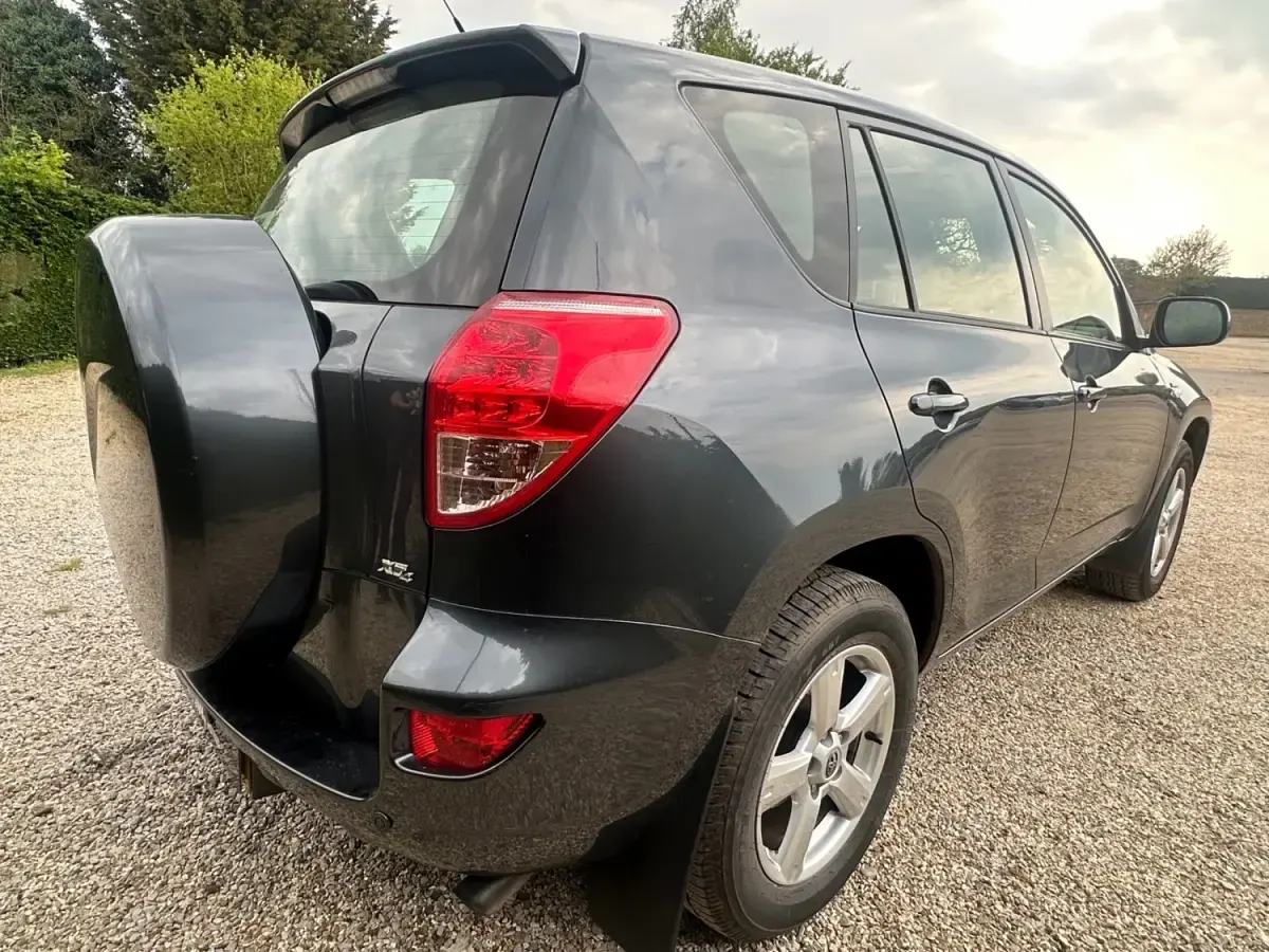 Begagnad Toyota RAV4 2006 Grå SUV