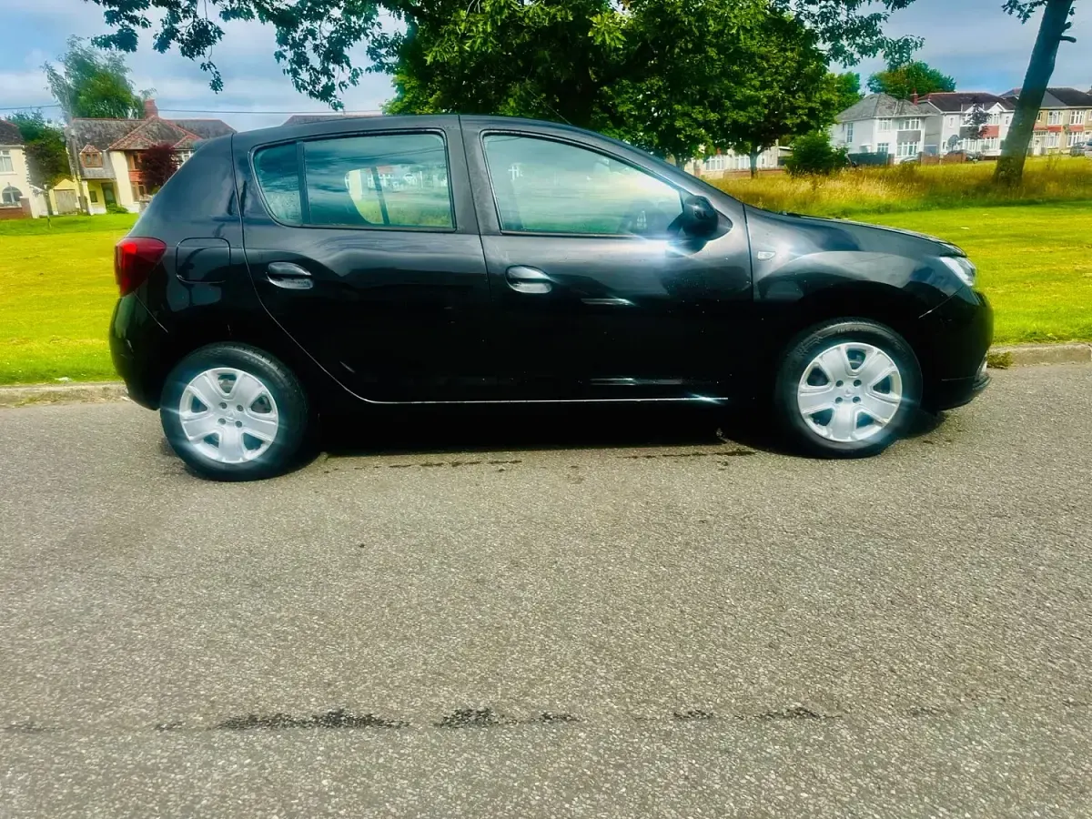 Used Dacia Sandero Comfort 90 HP (66 kW) 2017 Black Hatchback