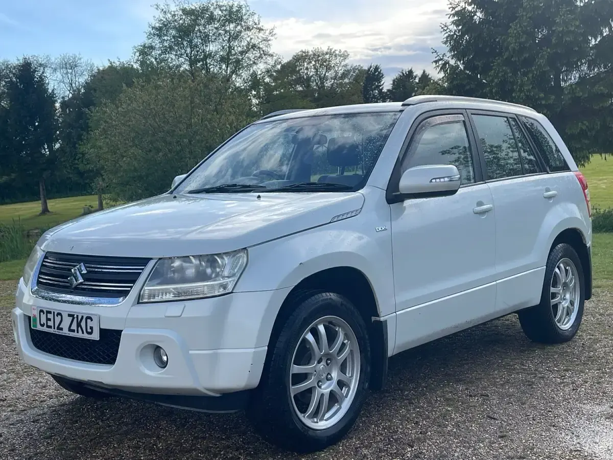 Used Suzuki Grand Vitara SZ-T 129 HP (94 kW) 2012 White SUV