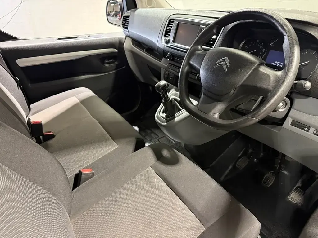 Używany Citroën Dispatch 2022 Biały Minivan