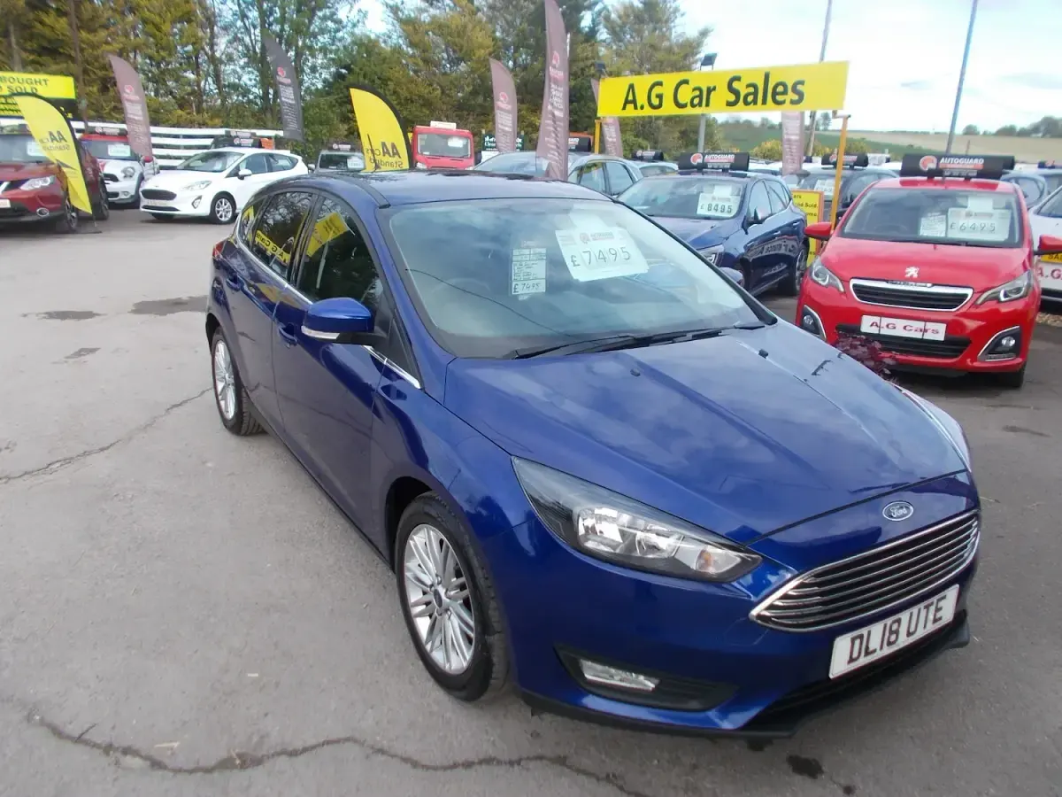 Used Ford Focus Zetec 125 HP (91 kW) 2018 Blue Hatchback