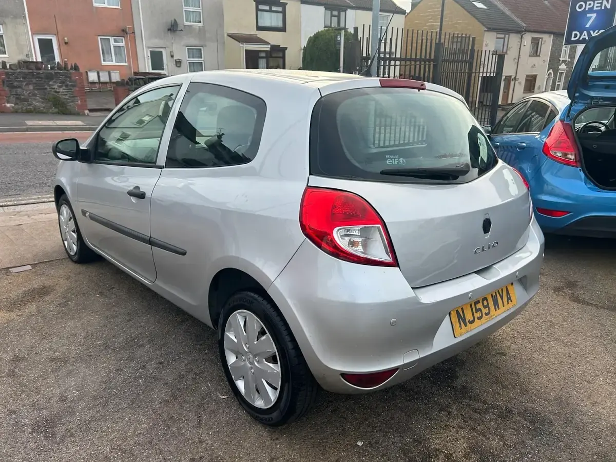 Used Renault Clio Extreme 2009 Silver Hatchback
