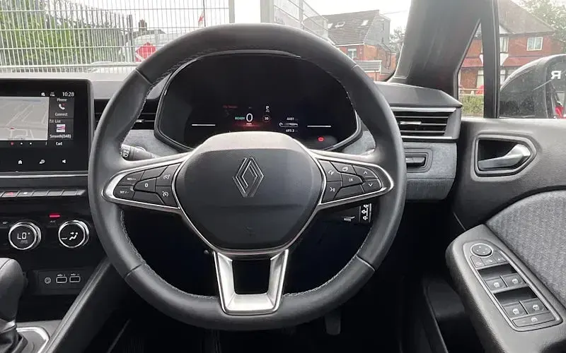 Used Renault Clio V Techno 143 HP (105 kW) 2024 Red Hatchback