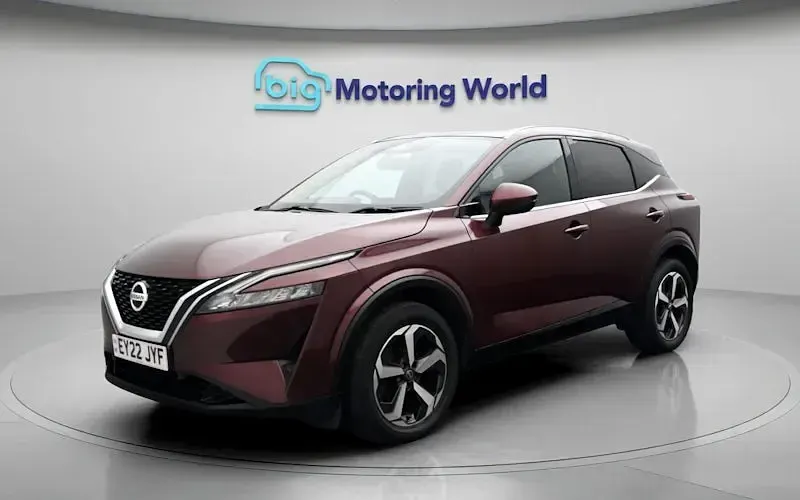 Used Nissan Qashqai N-Connecta 140 HP (102 kW) 2022 Red SUV