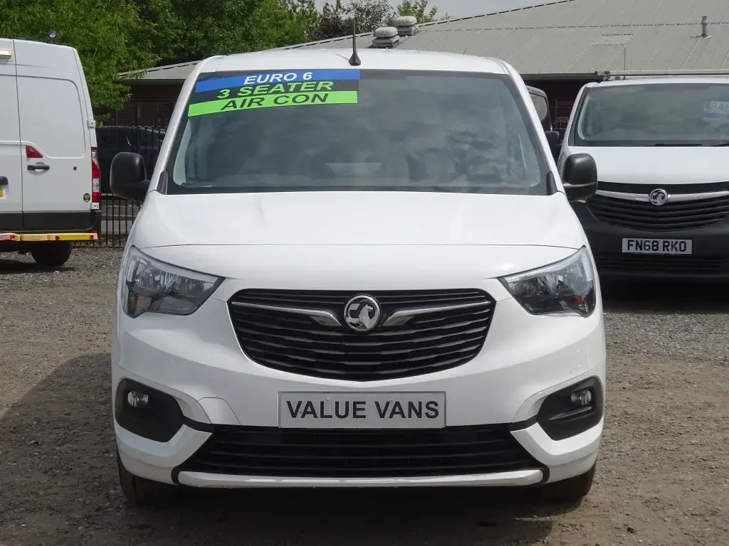 Used Vauxhall Combo Sportive 100 HP (73 kW) 2022 White MPV