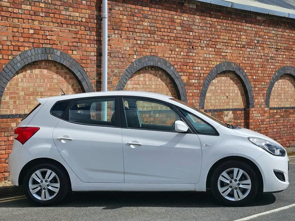 Used Hyundai ix20 Active 125 HP (91 kW) 2013 White Hatchback