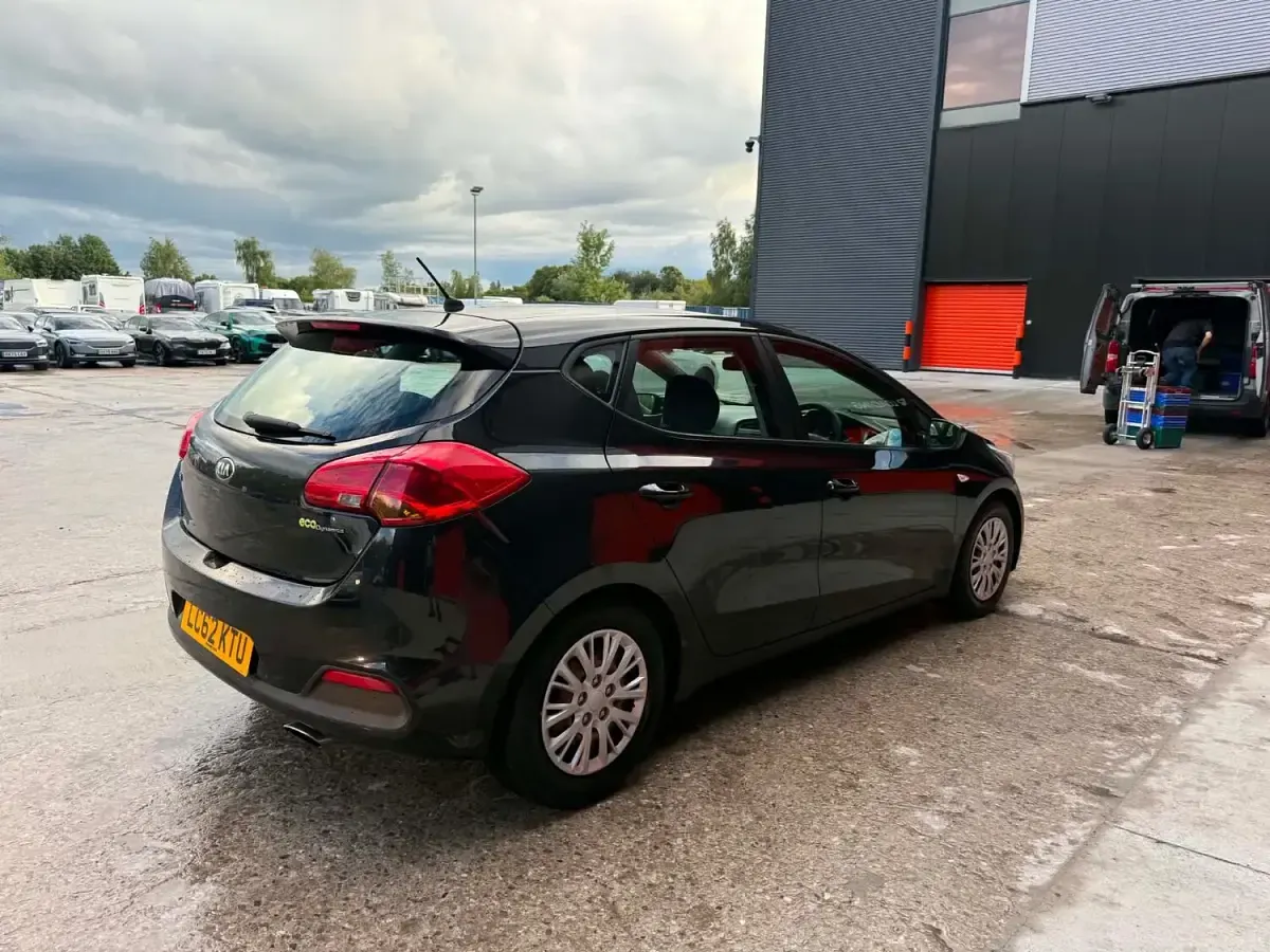 Used Kia Ceed 126 HP (92 kW) 2012 Black Hatchback
