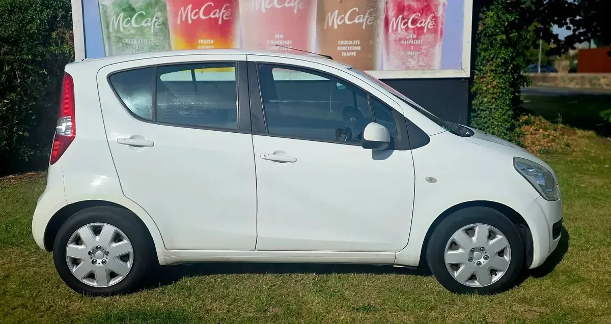 Used Suzuki Splash SZ3 2013 White Hatchback
