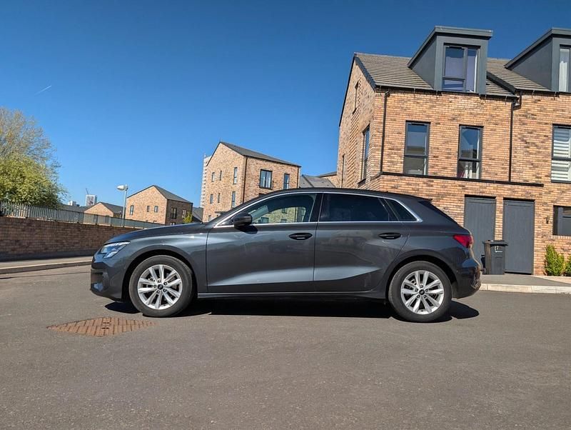 Begagnad Audi A3 Comfort 2025 Grå