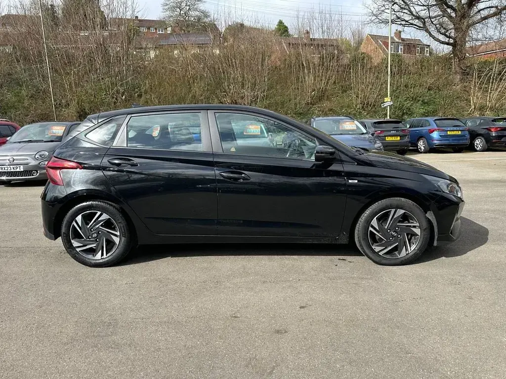 Used Hyundai i20 SE 100 HP (73 kW) 2023 Black Hatchback