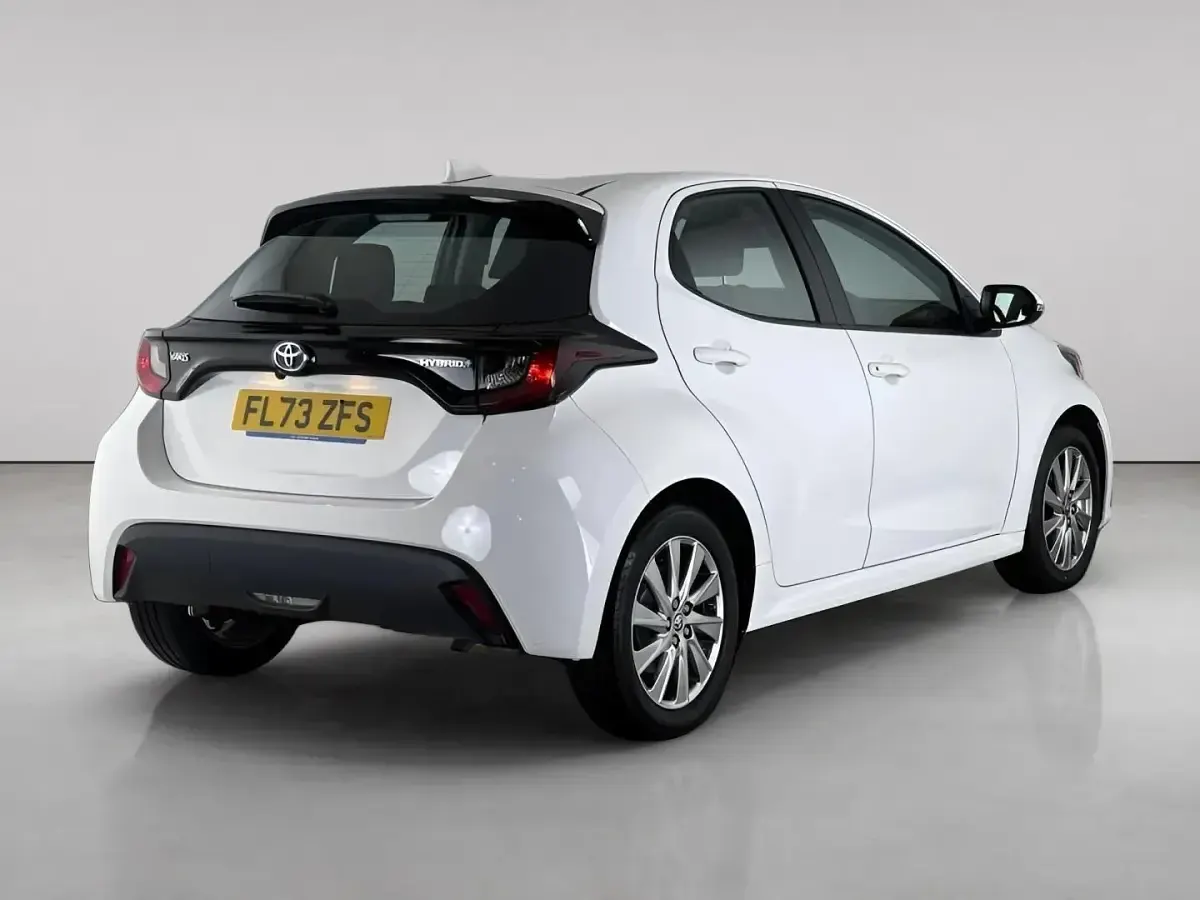 Used Toyota Yaris 91 HP (66 kW) 2023 White Hatchback