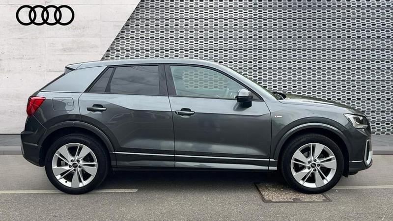 Begagnad Audi Q2 S-Line 150 HK (110 kW) 2024 Grå SUV