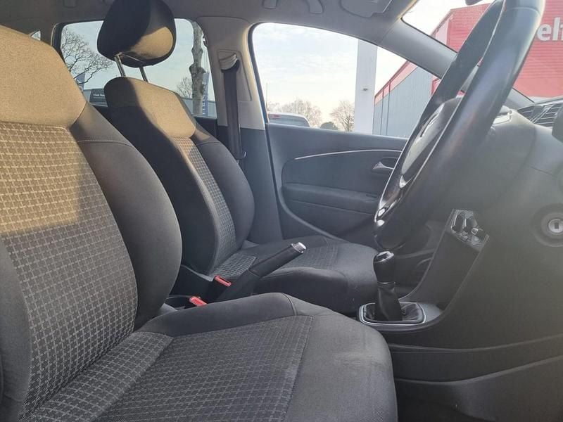 Used VW Polo SE 75 HP (55 kW) 2016 Blue Hatchback