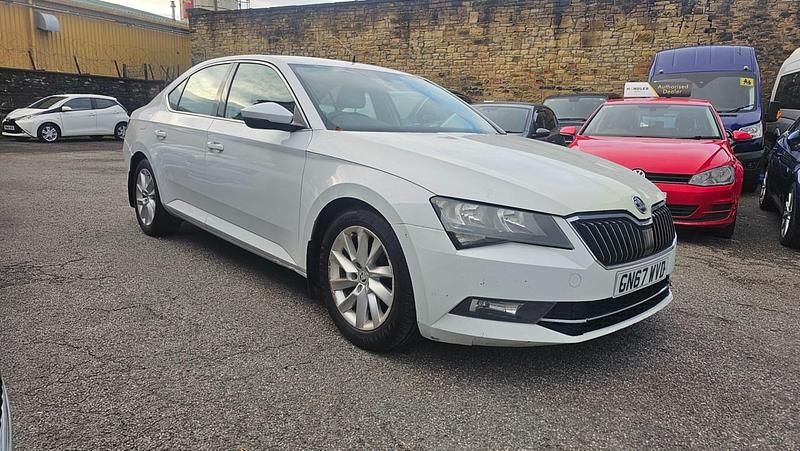 White Used 2017 Skoda Superb SE Hatchback | £2,795 - Image 1/4