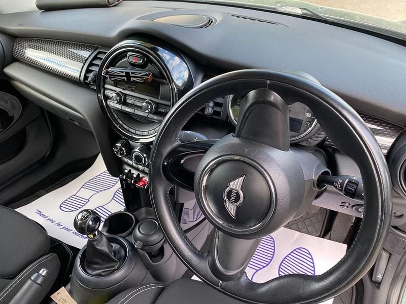 Begagnad Mini Cooper S Hatch 2017 Grön Halvkombi