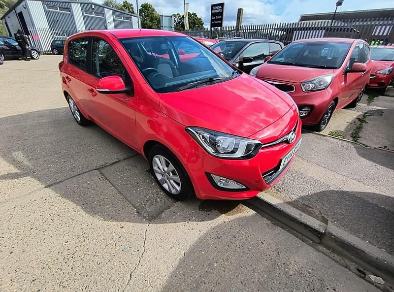 Red Used 2014 Hyundai i20 Active Hatchback | £3,450 (Fair price) - Image 1/4