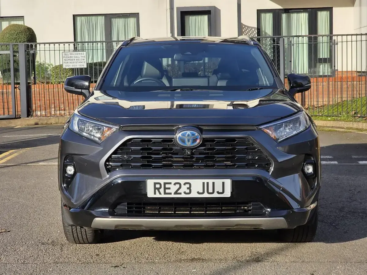 Usado Toyota RAV4 218 HP (160 kW) 2023 Cinzento SUV
