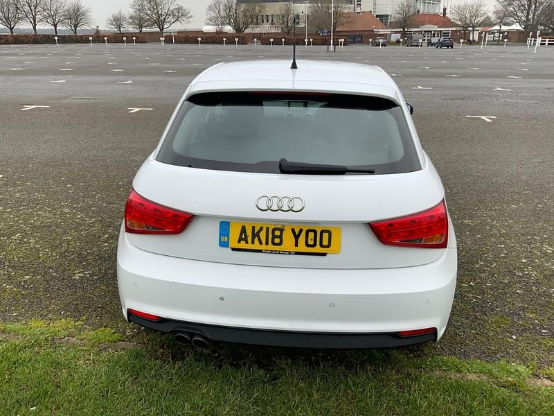 Used Audi A1 Sportback Sport 125 HP (91 kW) 2018 White Hatchback