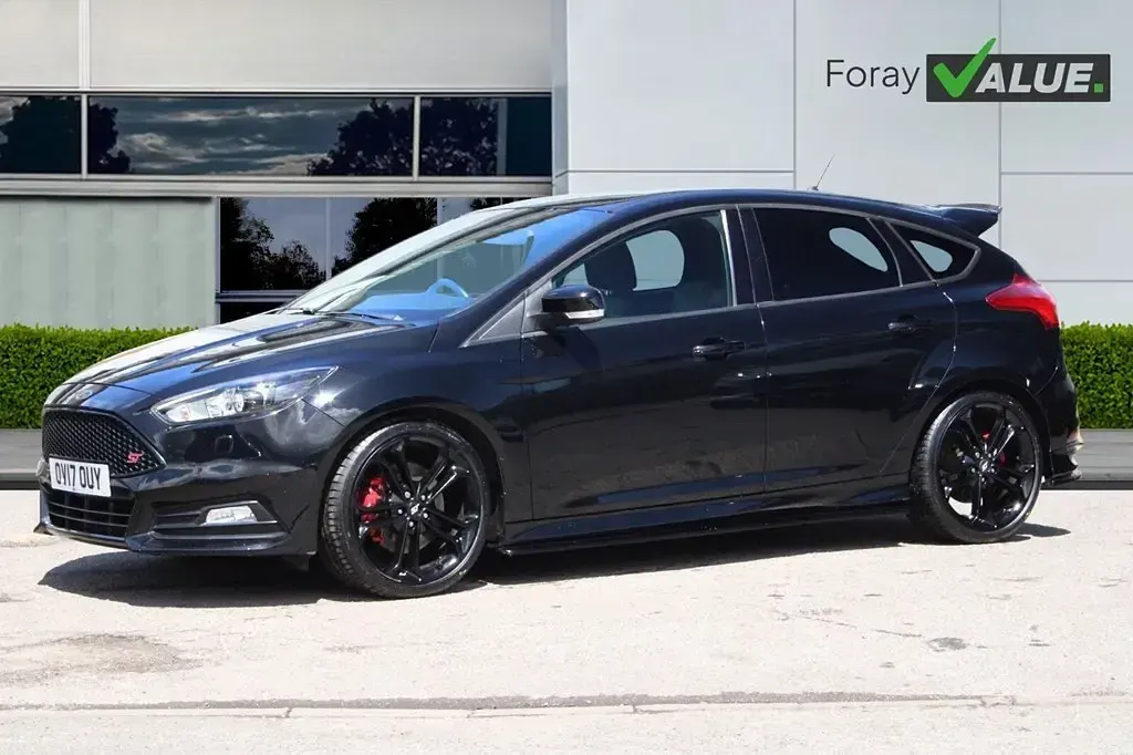 Used Ford Focus ST 250 HP (183 kW) 2017 Black Hatchback