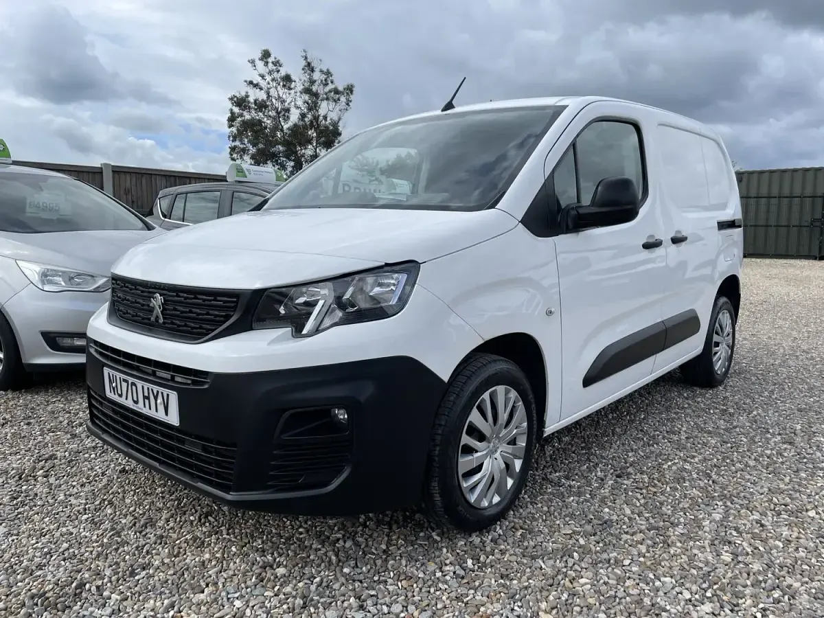 Used Peugeot Partner 131 HP (96 kW) 2020 White MPV