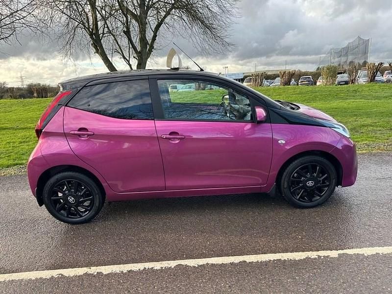 Used Toyota Aygo X-cite 71 HP (52 kW) 2019 Purple Hatchback