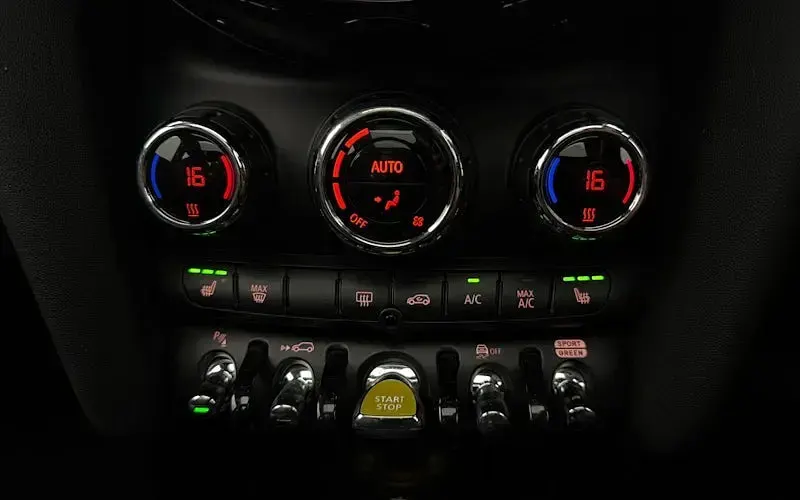 Used Mini Cooper Level 3 135 kW (184 HP) 2023 Black Hatchback