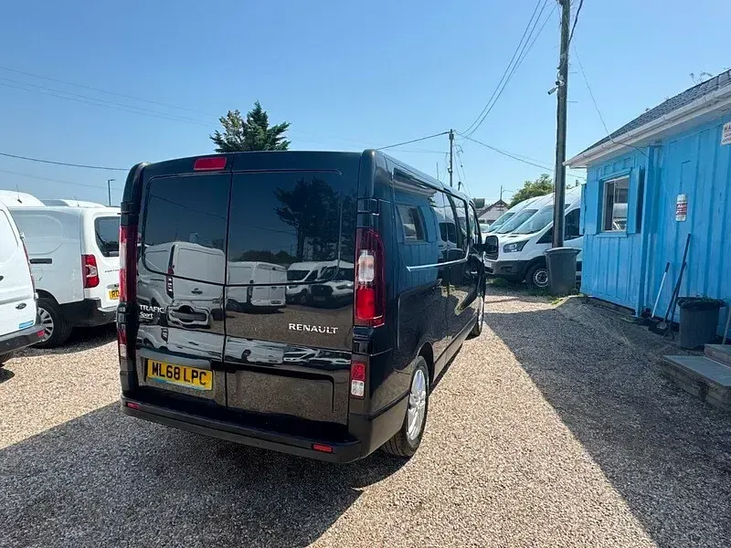 Used Renault Trafic 2018 Black MPV