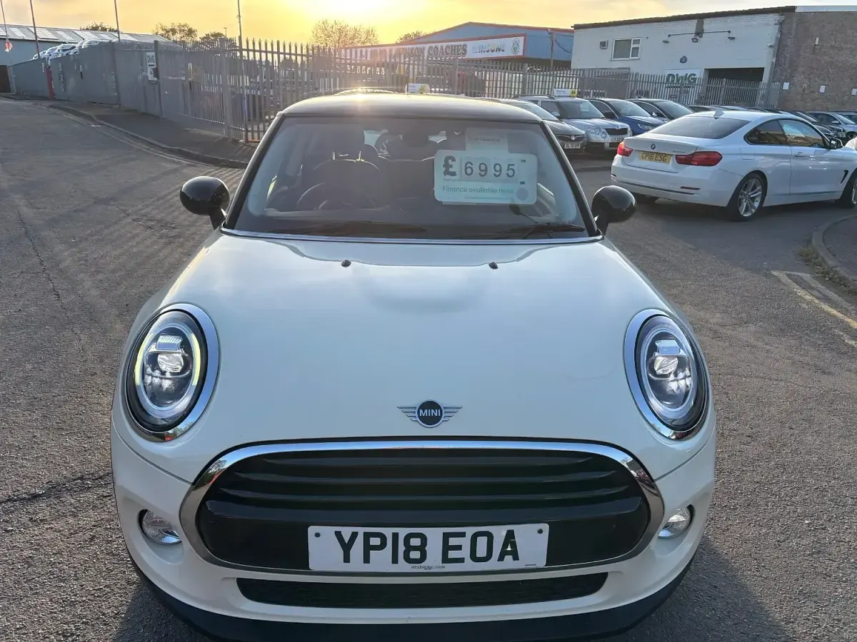 Used Mini Cooper D Hatch 2018 White Hatchback
