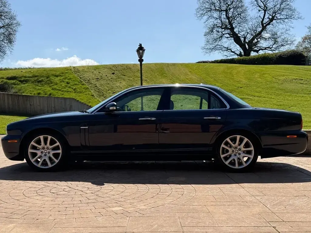 Used Jaguar XJ Sovereign 240 HP (176 kW) 2009 Blue Sedan