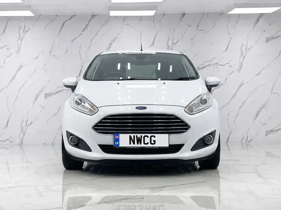 Used Ford Fiesta Titanium 125 HP (91 kW) 2013 White Hatchback