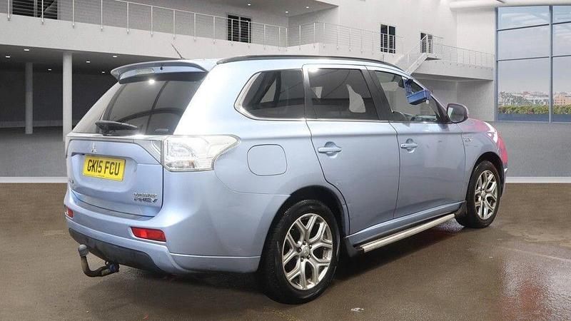 Used Mitsubishi Outlander P-HEV 200 HP (147 kW) 2015 Blue Estate