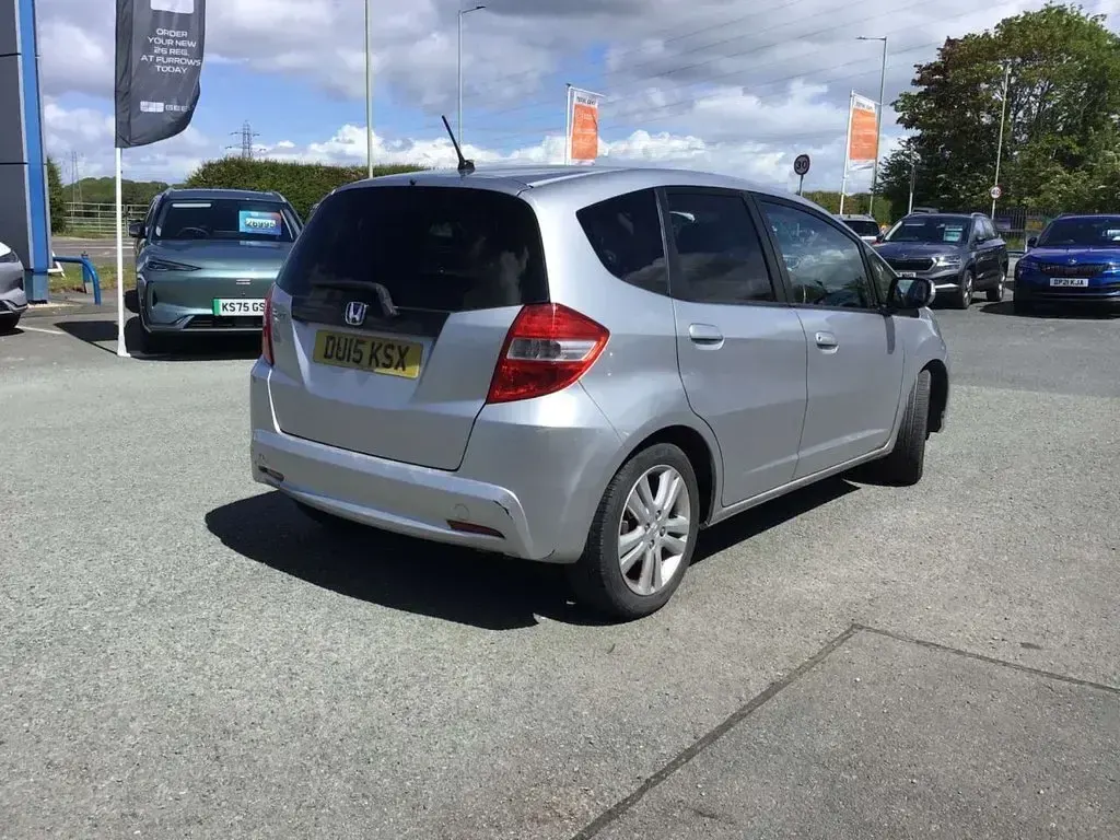 Used Honda Jazz ES 99 HP (72 kW) 2015 Silver Hatchback
