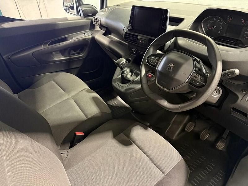 Used Peugeot Partner Premium 2022 White MPV