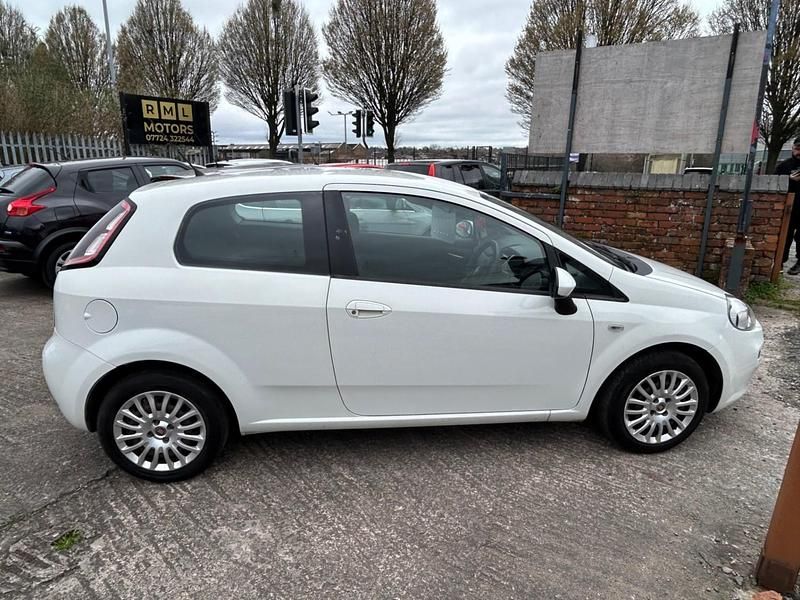 Used Fiat Punto Pop 69 HP (50 kW) 2013 White Hatchback